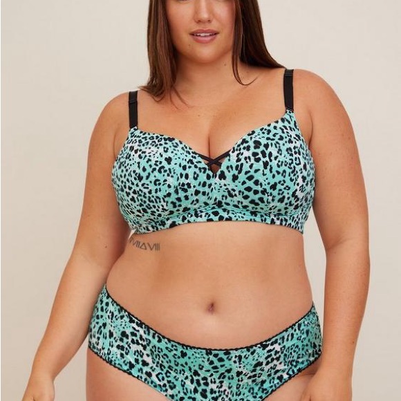 73.  Torrid Dream Wire-Free Push-Up Bra size 46D - Picture 2 of 8